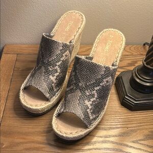 Toms Gray Heeled Shoes with Snakeskin Texture